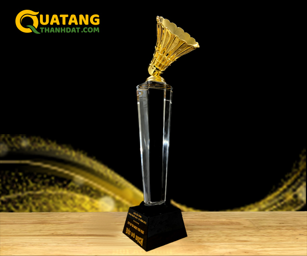 cúp vinh danh pha lê